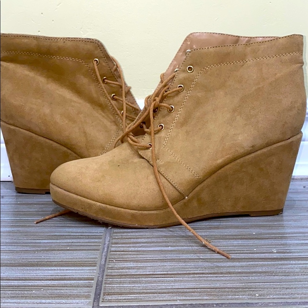 Women’s US 10 wedge booties